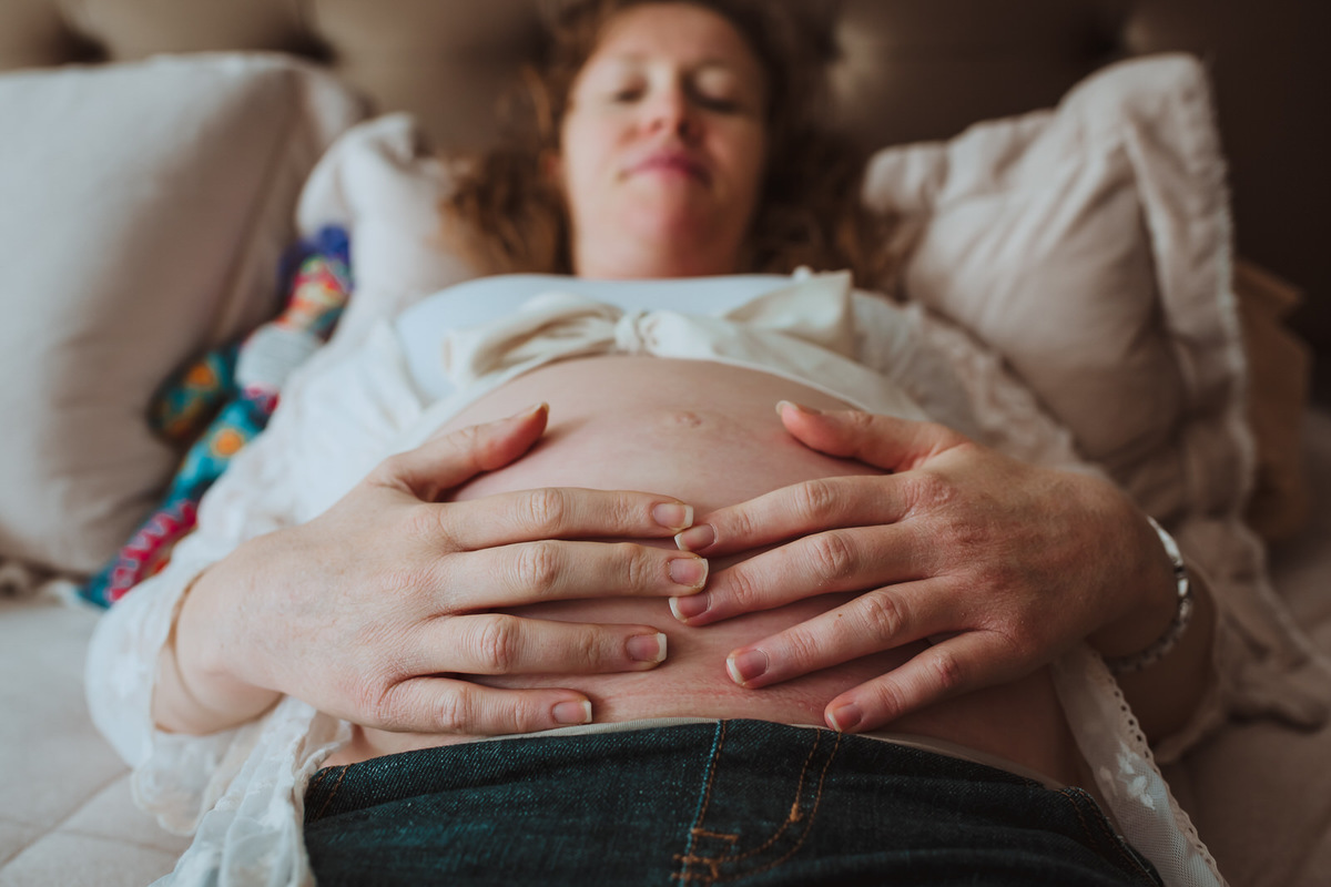 panza bebe embarazo mama feliz bebe a bordo varon en camino fotografia de mamas embarazadas 