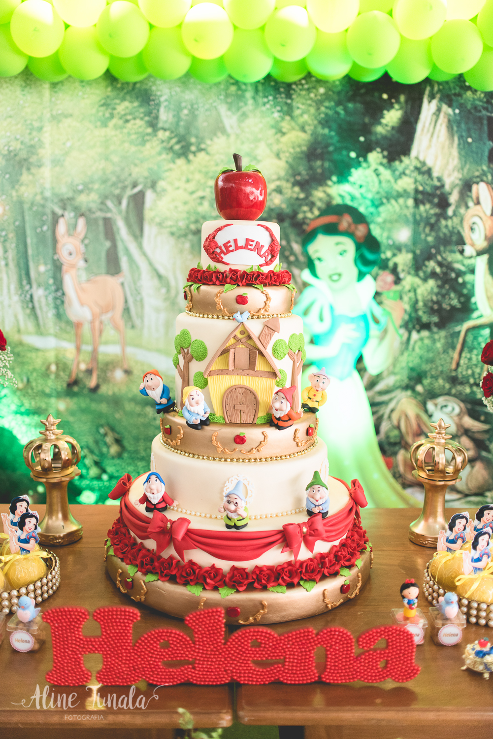 maquete de bolo da branca de neve feitor pela sonia, soniart de cachoeiro de itapemirim