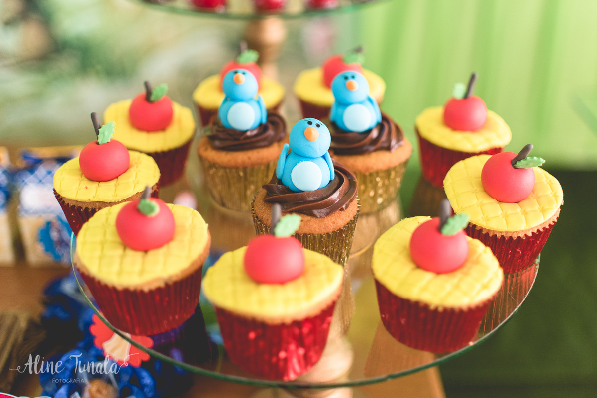 cupcakes de passarinho e maçã da branca de neve cachoeiro de itapemitim