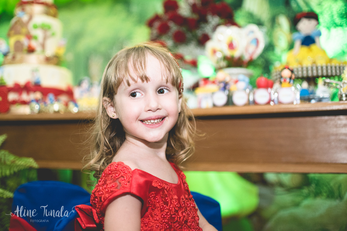 helena feliz em seu aniversário