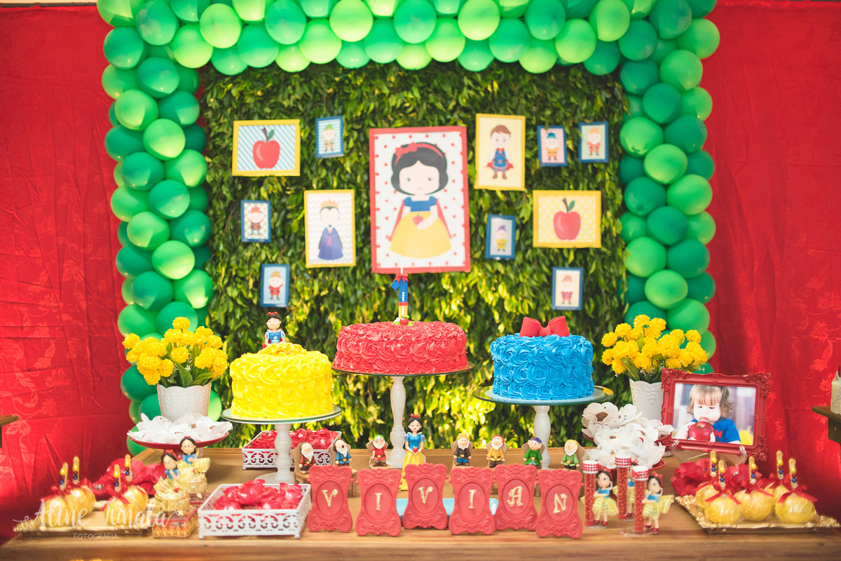 aniversário de 1 ano decoração branca de neve no bom gosto em cachoeiro de itapemirim