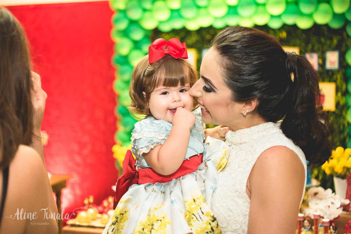mãe e filha na festa de 1 aninho