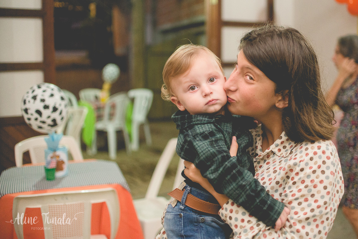 aniversário infantil de 1 aninho do Mario Henrique que aconteceu em fruteiras nova, Vargem Alta, ES. Festa com tema fazendinha com decoraçaõ de Jovana Donna.