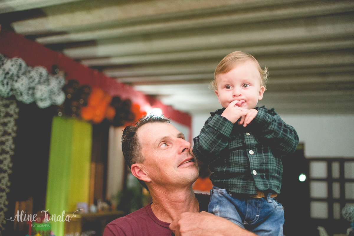 aniversário infantil de 1 aninho do Mario Henrique que aconteceu em fruteiras nova, Vargem Alta, ES. Festa com tema fazendinha com decoraçaõ de Jovana Donna.