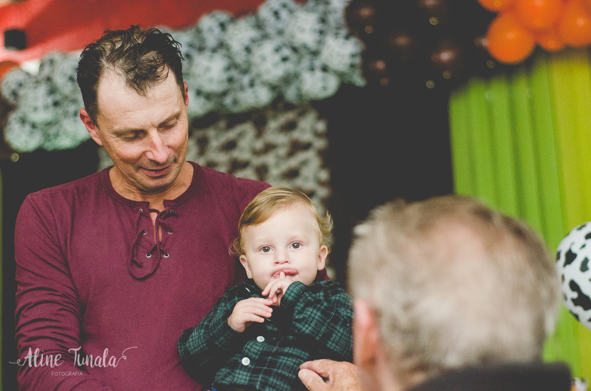 aniversário infantil de 1 aninho do Mario Henrique que aconteceu em fruteiras nova, Vargem Alta, ES. Festa com tema fazendinha com decoraçaõ de Jovana Donna.