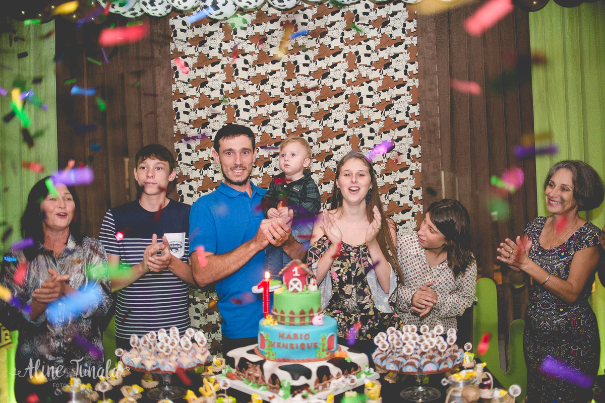 aniversário infantil de 1 aninho do Mario Henrique que aconteceu em fruteiras nova, Vargem Alta, ES. Festa com tema fazendinha com decoraçaõ de Jovana Donna.
