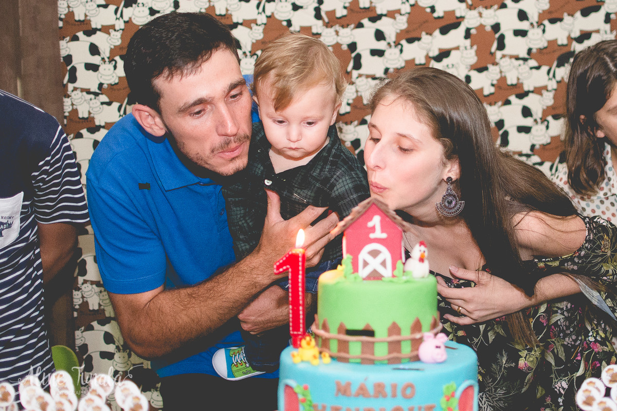aniversário infantil de 1 aninho do Mario Henrique que aconteceu em fruteiras nova, Vargem Alta, ES. Festa com tema fazendinha com decoraçaõ de Jovana Donna.