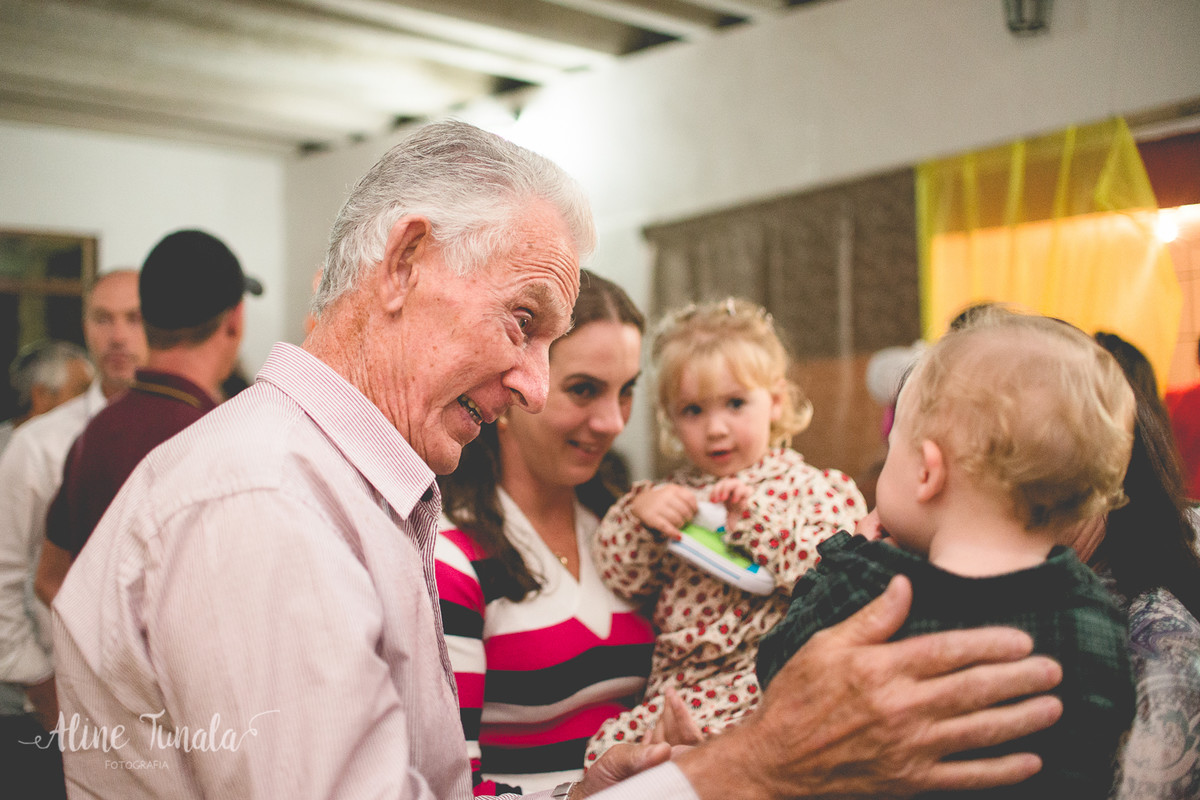 aniversário infantil de 1 aninho do Mario Henrique que aconteceu em fruteiras nova, Vargem Alta, ES. Festa com tema fazendinha com decoraçaõ de Jovana Donna.