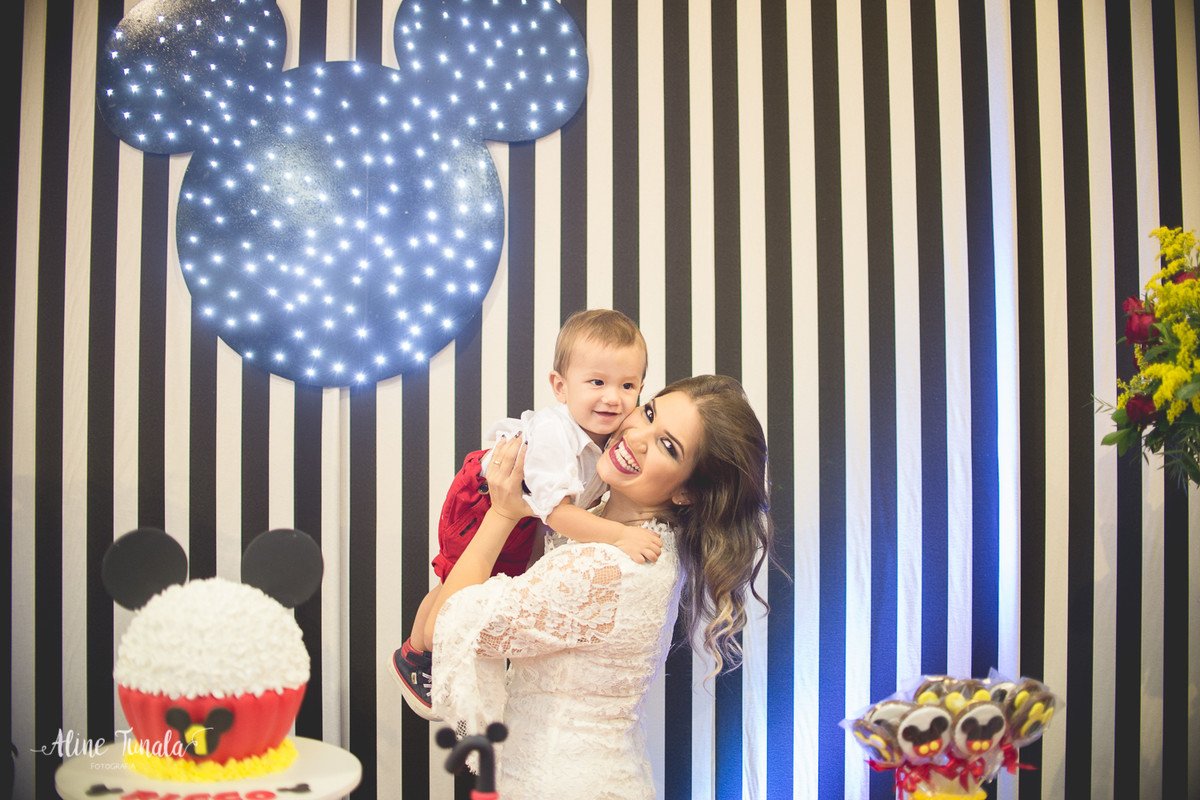 fotografia de aniversário infantil, aniversário infantil, Mickey, tema Mickey, decoração Mickey, Cachoeiro de Itapemirim, ES, Jaraguá Tenis Clube, smash the cake, fotografia infantil