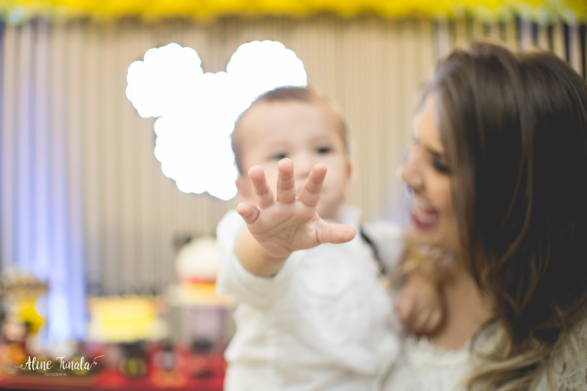 fotografia de aniversário infantil, aniversário infantil, Mickey, tema Mickey, decoração Mickey, Cachoeiro de Itapemirim, ES, Jaraguá Tenis Clube, smash the cake, fotografia infantil