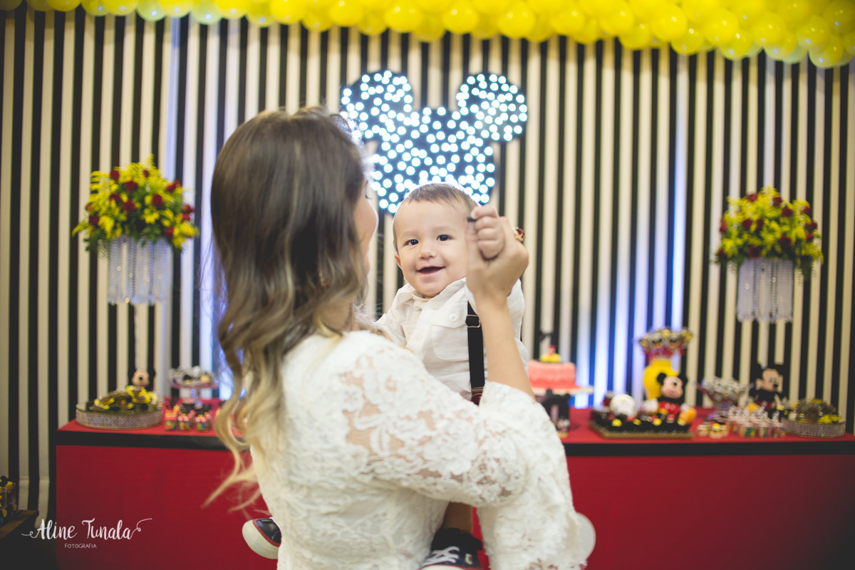 fotografia de aniversário infantil, aniversário infantil, Mickey, tema Mickey, decoração Mickey, Cachoeiro de Itapemirim, ES, Jaraguá Tenis Clube, smash the cake, fotografia infantil