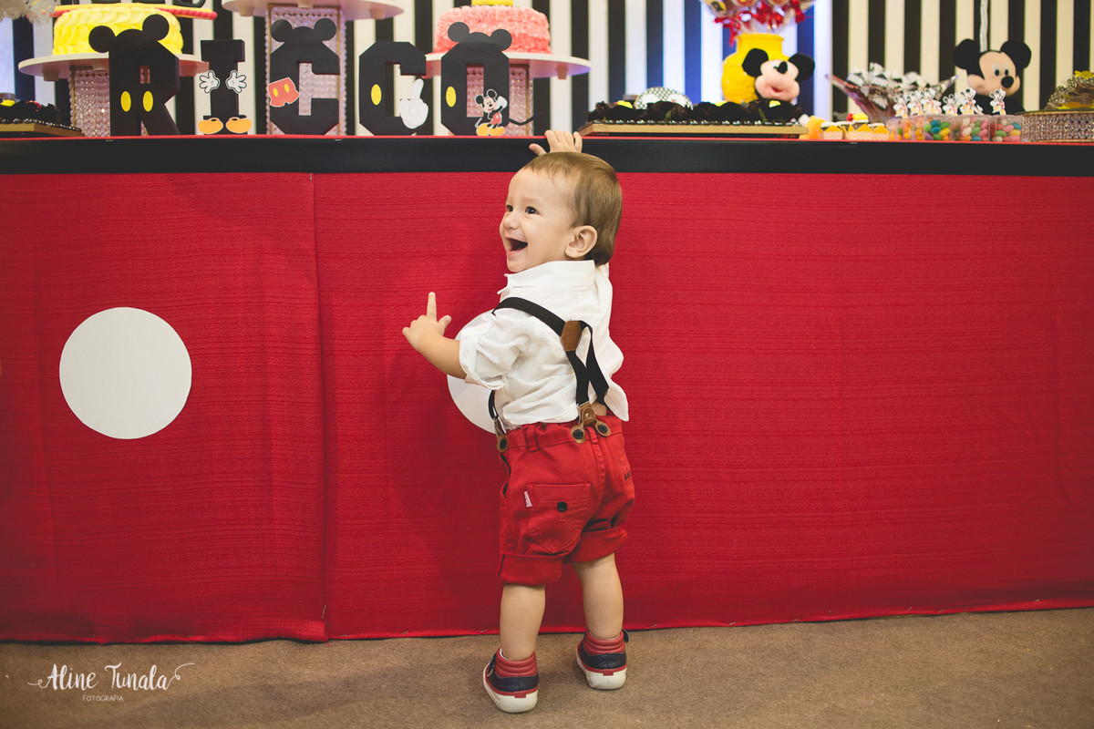 fotografia de aniversário infantil, aniversário infantil, Mickey, tema Mickey, decoração Mickey, Cachoeiro de Itapemirim, ES, Jaraguá Tenis Clube, smash the cake, fotografia infantil