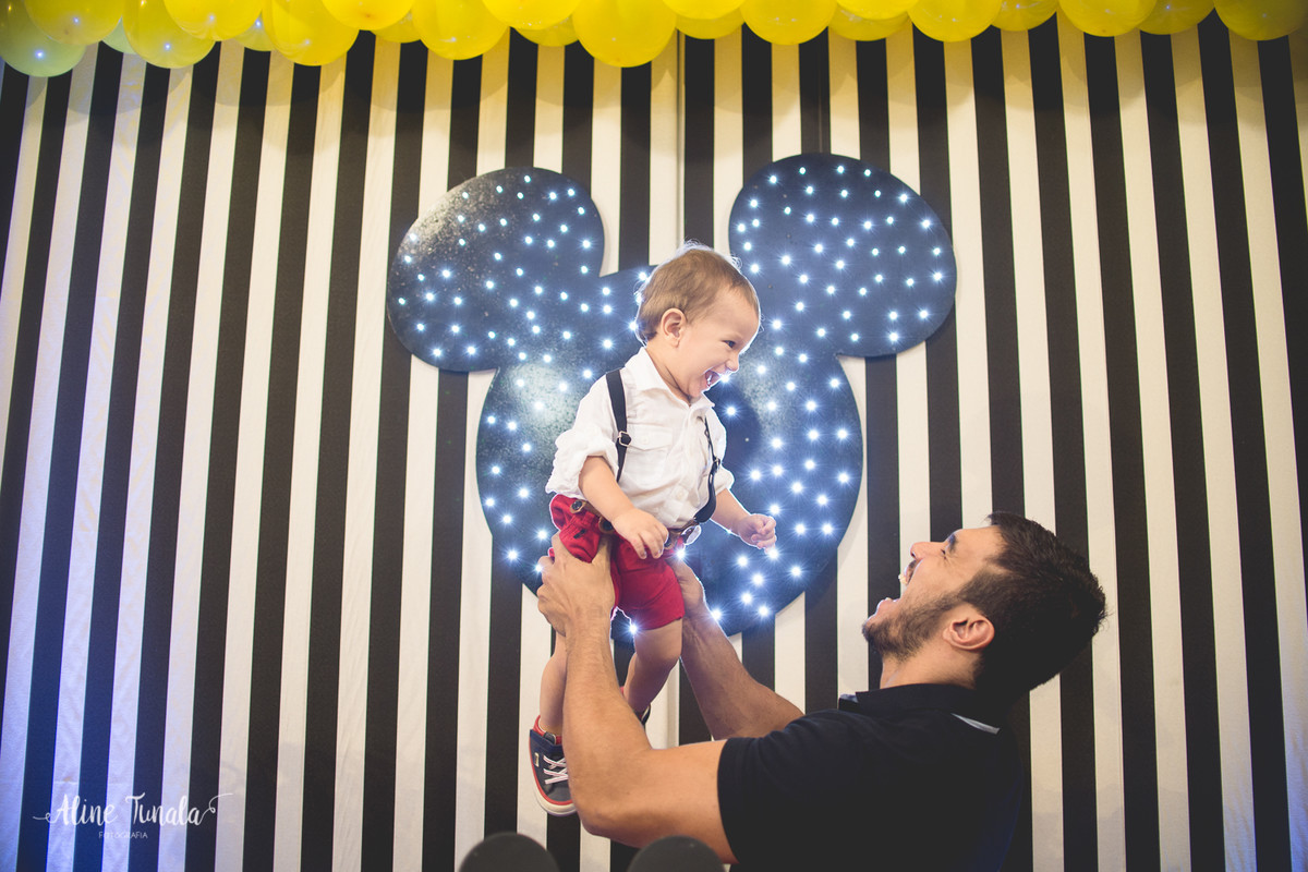 fotografia de aniversário infantil, aniversário infantil, Mickey, tema Mickey, decoração Mickey, Cachoeiro de Itapemirim, ES, Jaraguá Tenis Clube, smash the cake, fotografia infantil