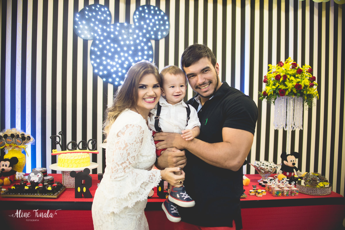 fotografia de aniversário infantil, aniversário infantil, Mickey, tema Mickey, decoração Mickey, Cachoeiro de Itapemirim, ES, Jaraguá Tenis Clube, smash the cake, fotografia infantil