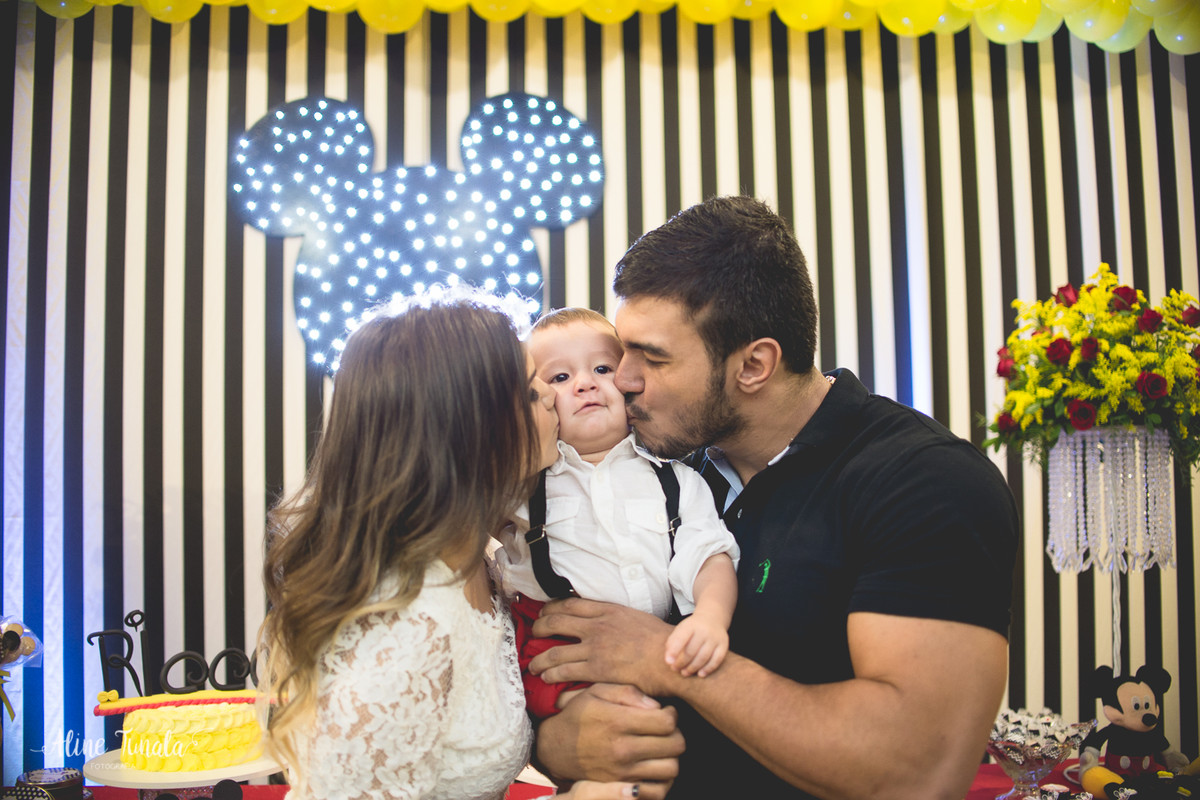 fotografia de aniversário infantil, aniversário infantil, Mickey, tema Mickey, decoração Mickey, Cachoeiro de Itapemirim, ES, Jaraguá Tenis Clube, smash the cake, fotografia infantil