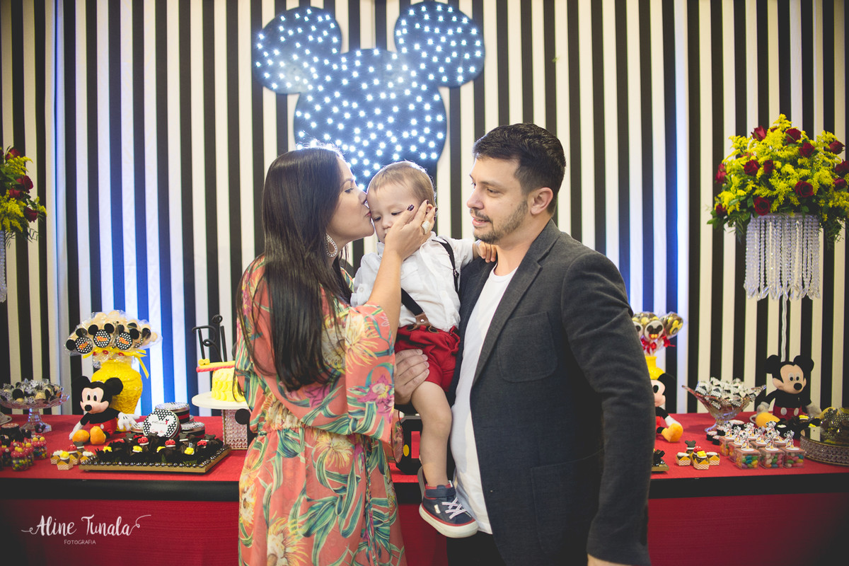 fotografia de aniversário infantil, aniversário infantil, Mickey, tema Mickey, decoração Mickey, Cachoeiro de Itapemirim, ES, Jaraguá Tenis Clube, smash the cake, fotografia infantil