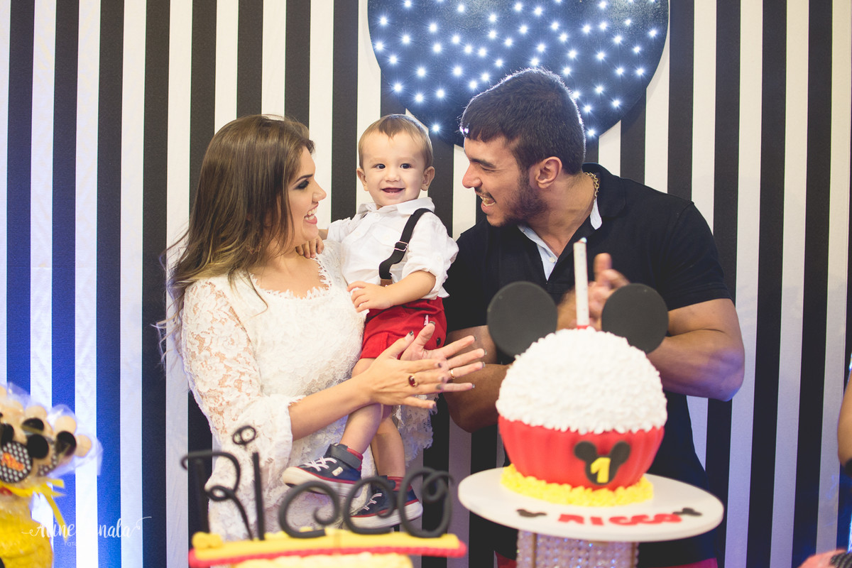 fotografia de aniversário infantil, aniversário infantil, Mickey, tema Mickey, decoração Mickey, Cachoeiro de Itapemirim, ES, Jaraguá Tenis Clube, smash the cake, fotografia infantil