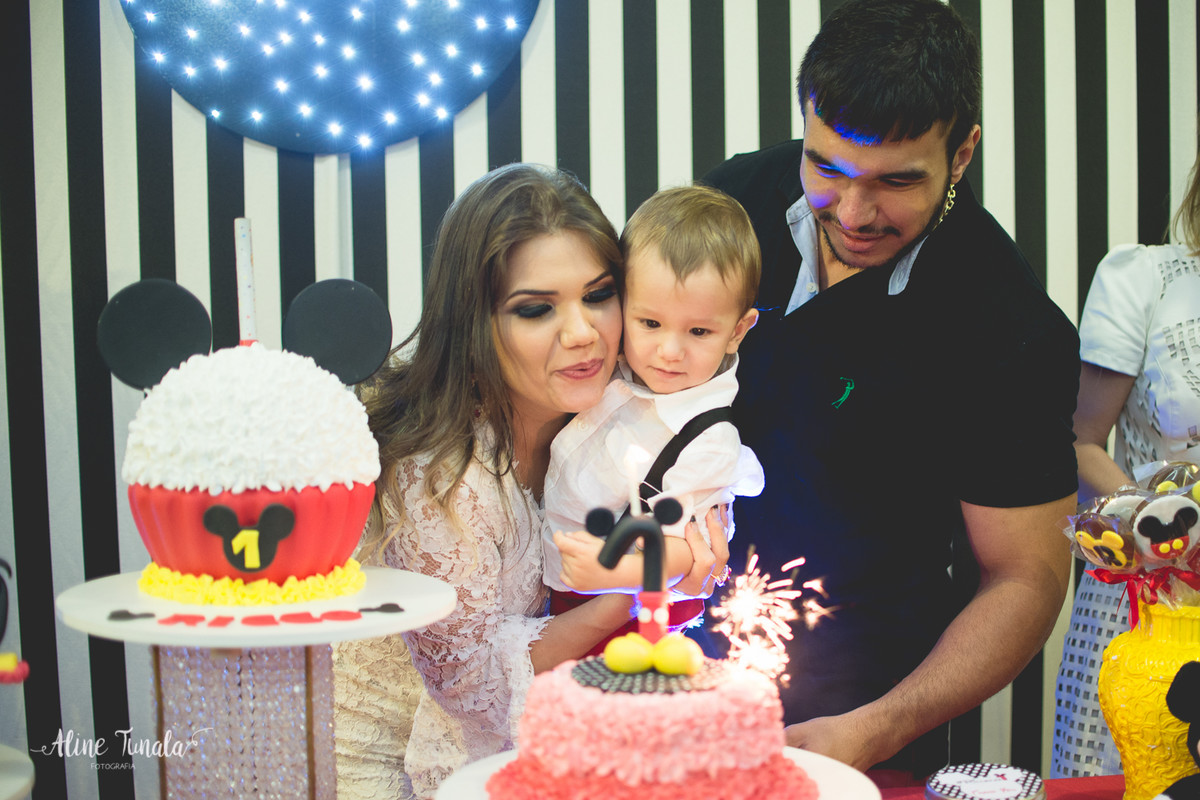 fotografia de aniversário infantil, aniversário infantil, Mickey, tema Mickey, decoração Mickey, Cachoeiro de Itapemirim, ES, Jaraguá Tenis Clube, smash the cake, fotografia infantil