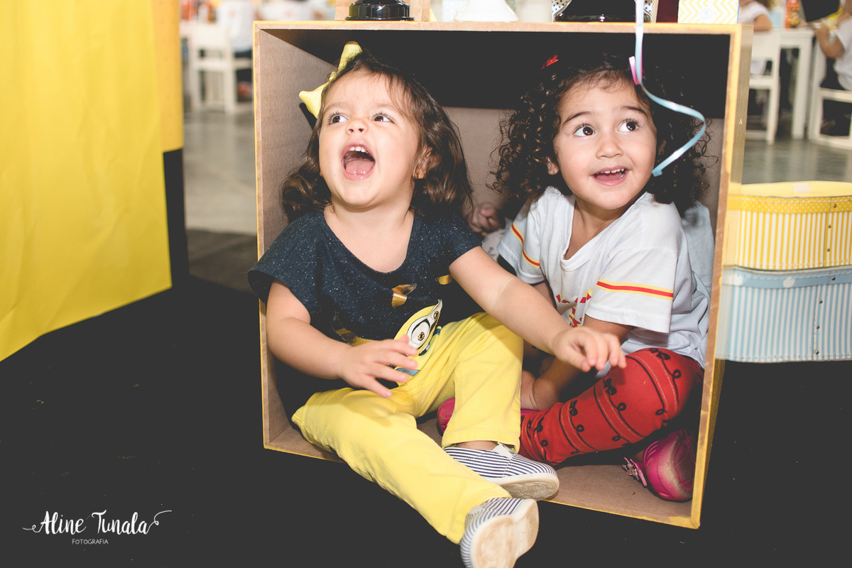 Festa na escola, minions, festinha na escola, 2 anos, fotografia infantil, fotografia de festa, fotografia de aniversário, Mimos e Delícias, decoração de festa infantil, minions para meninas