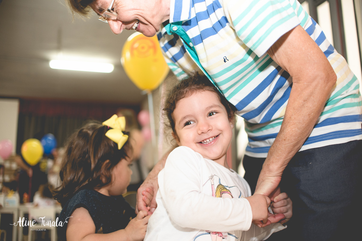 Festa na escola, minions, festinha na escola, 2 anos, fotografia infantil, fotografia de festa, fotografia de aniversário, Mimos e Delícias, decoração de festa infantil, minions para meninas