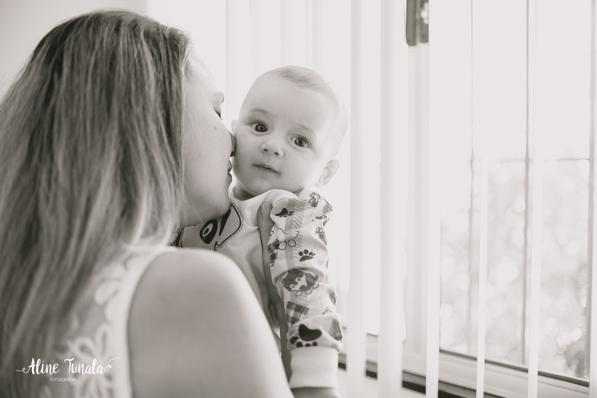 ensaio em casa, fotos em casa, ensaio lifestyle, lifestyle, fotografia infantil, acompanhamento de bebês, cachoeiro de itapemirim