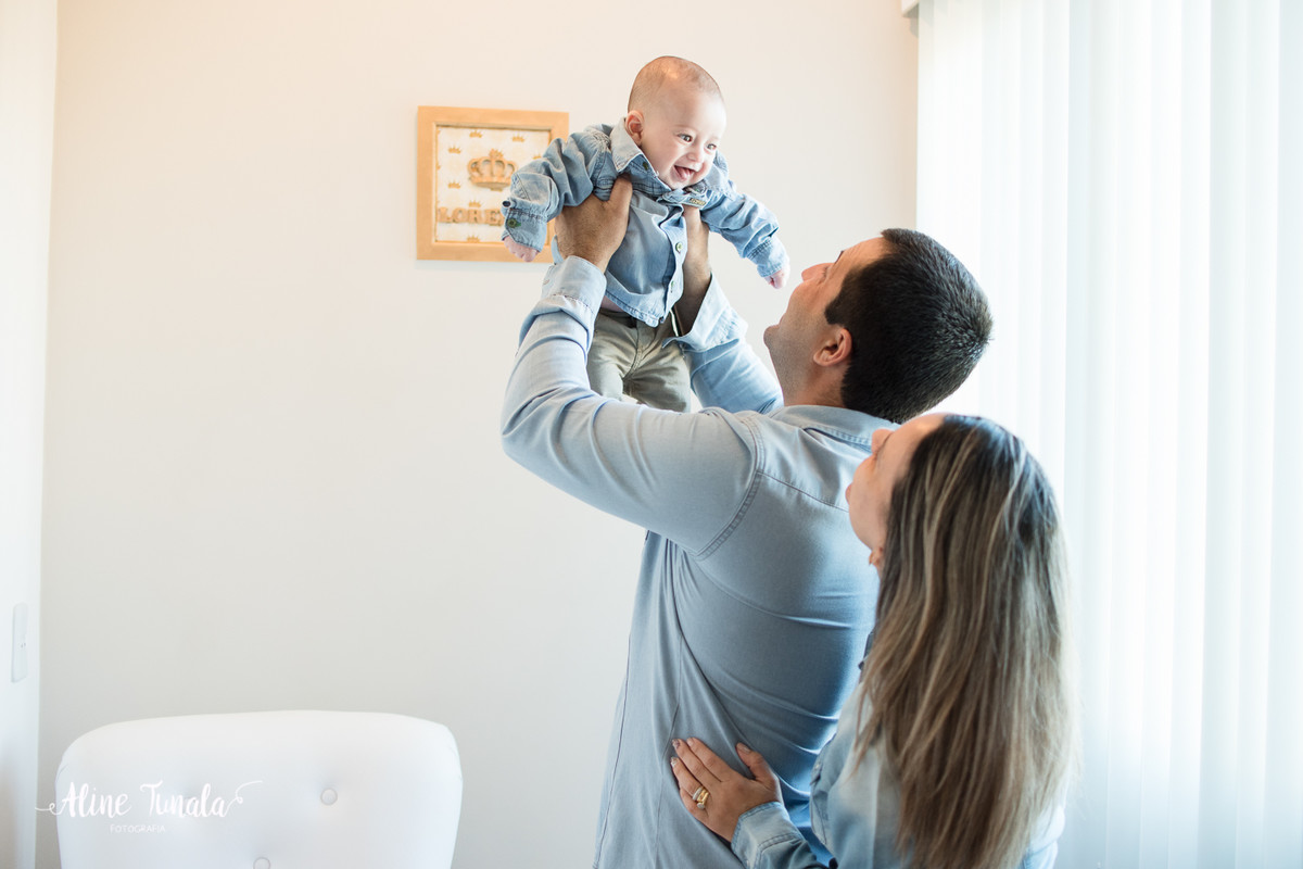 ensaio em casa, fotos em casa, ensaio lifestyle, lifestyle, fotografia infantil, acompanhamento de bebês, cachoeiro de itapemirim