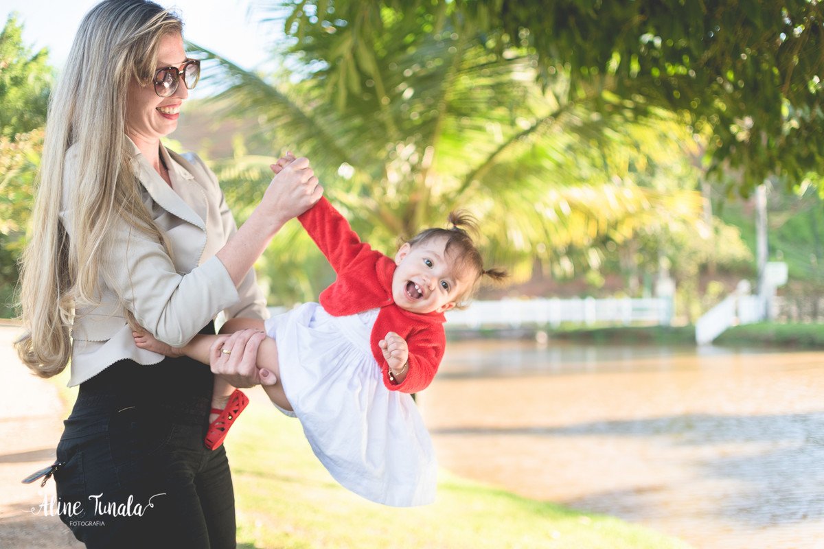 Smash the Cake, destruindo o bolo, ensaio infantil, fotografia infantil, 1 ano, 1 aninho, sítio moitão, cachoeiro de itapemirim