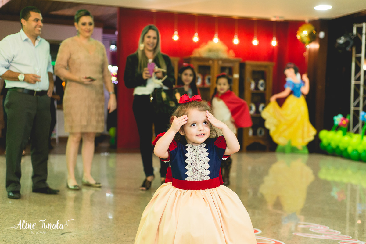 aniversário infantil, branca de neve, aniversário branca de neve, 2 anos, fotografia infantil, fotografia de aniversário, cachoeiro de itapemirim, mimos e delicias