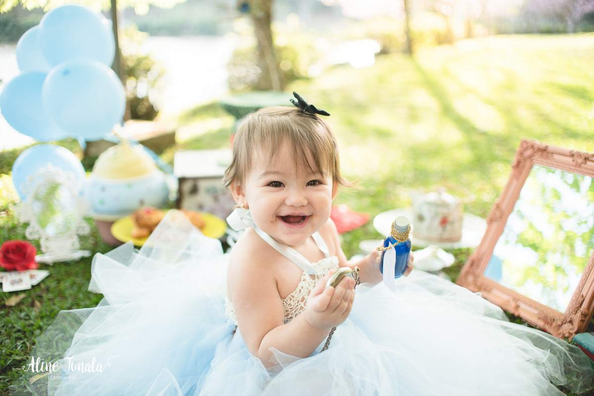 ensaio temático, alice no país das maravilhas, cachoeiro, vargem alta, ensaio infantil, sessão infantil, aniversário infantil, 1 ano, 1 aninho, smash the cake, fotografia infantil, ensaio família