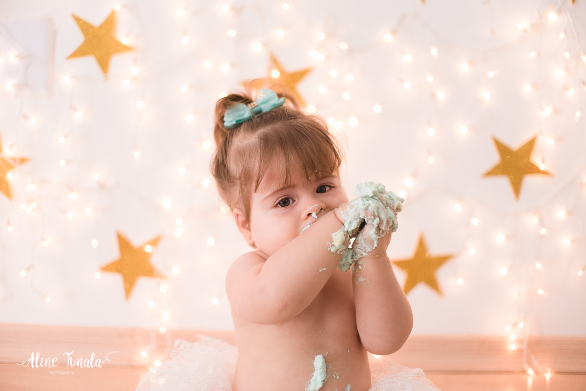 Sessão Smash the Cake, cake smash, para comemorar 1 ano, 1 aninho, Balões, estrelas, luzes natal, bebê 1 ano, 1 aninho, menina