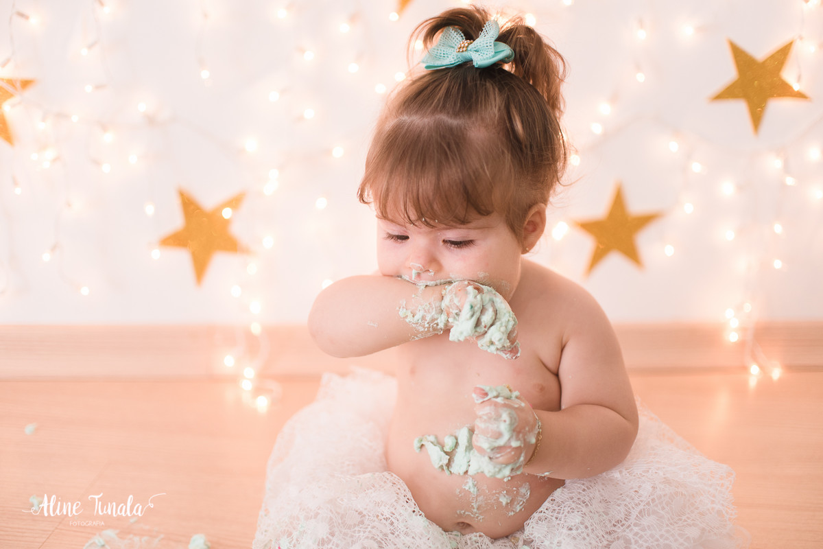 Sessão Smash the Cake, cake smash, para comemorar 1 ano, 1 aninho, Balões, estrelas, luzes natal, bebê 1 ano, 1 aninho, menina