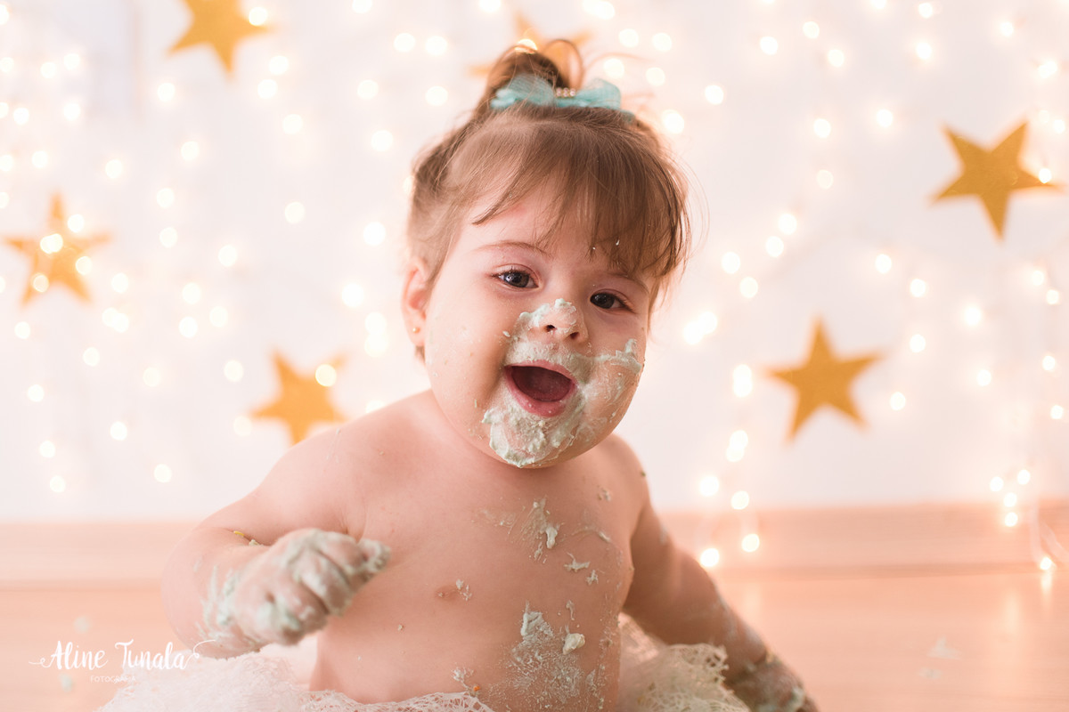 Sessão Smash the Cake, cake smash, para comemorar 1 ano, 1 aninho, Balões, estrelas, luzes natal, bebê 1 ano, 1 aninho, menina