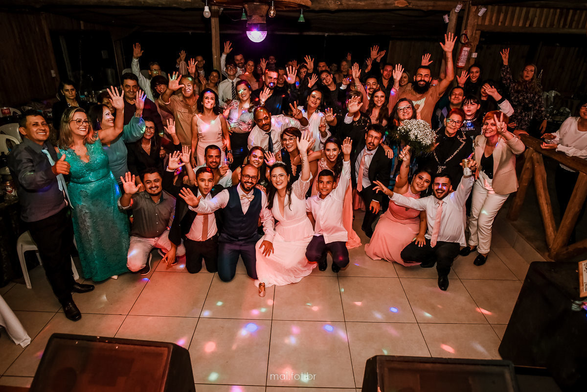 festa , todos animados , família grande e reunida