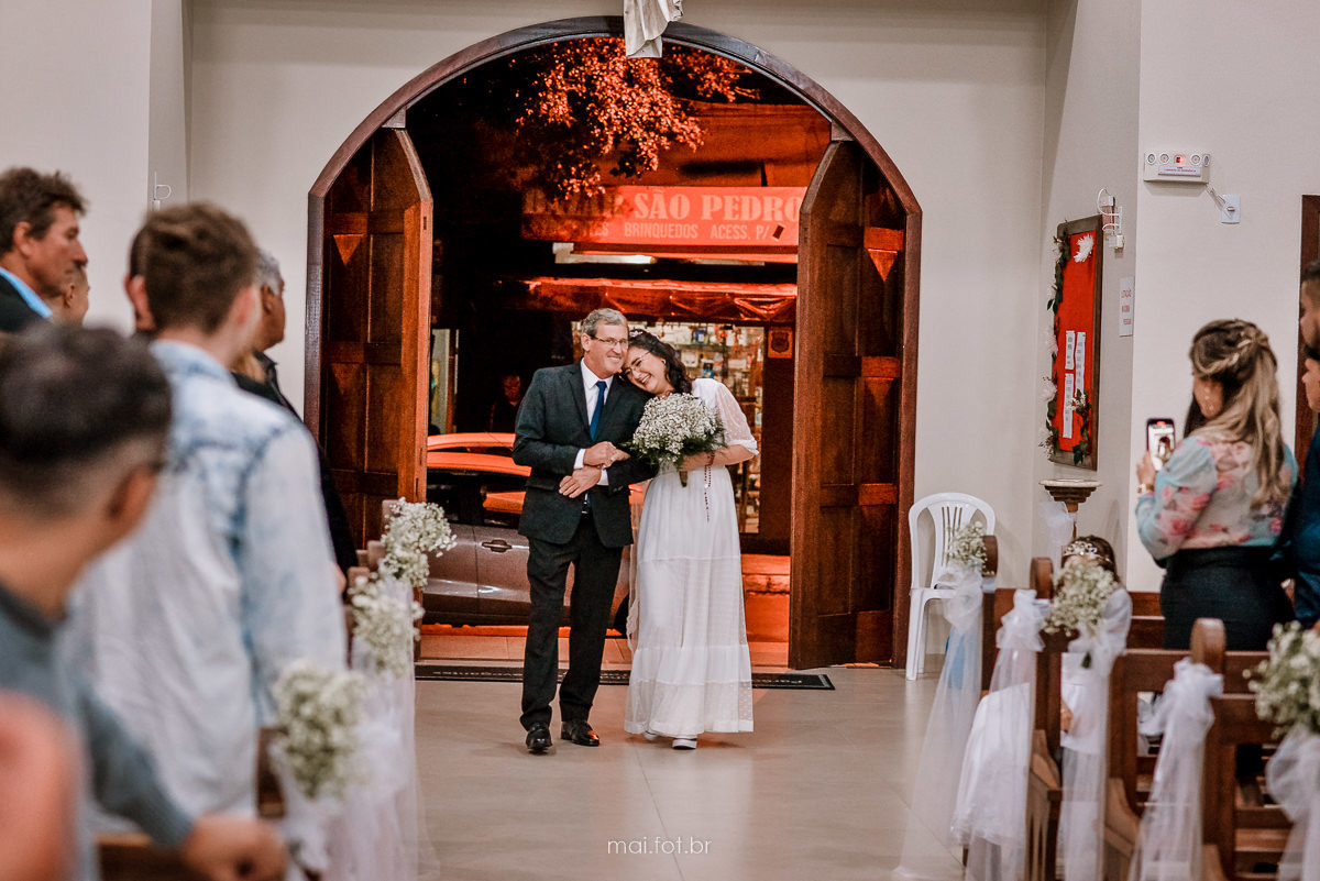 noiva entrando na igreja