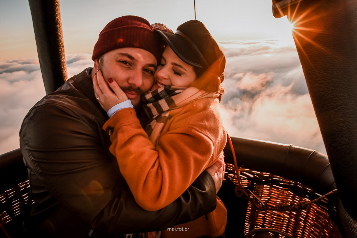acima das nuvens em um voo de balão