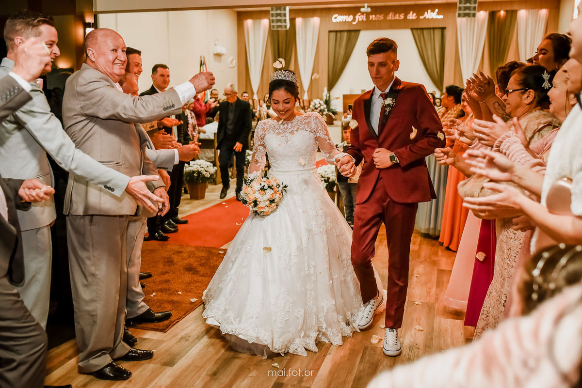 saida dos noivos em casamento