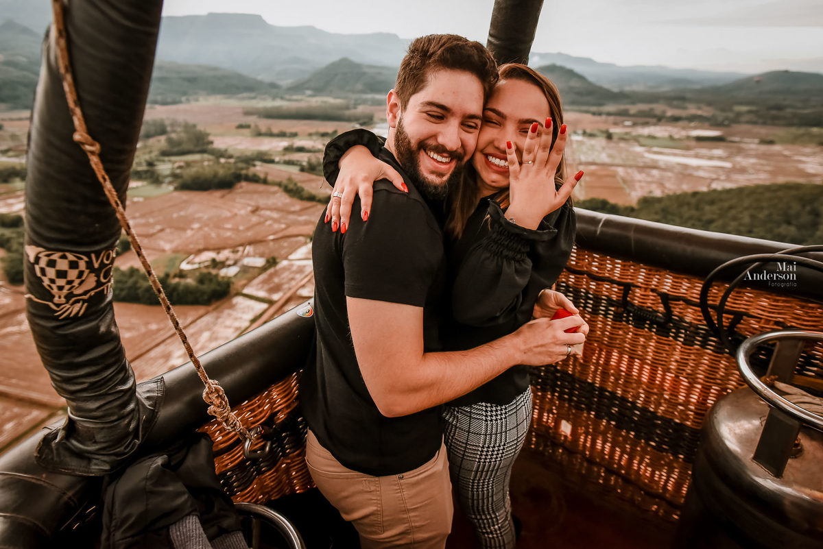 pedido de noivado durante o voo de balão 