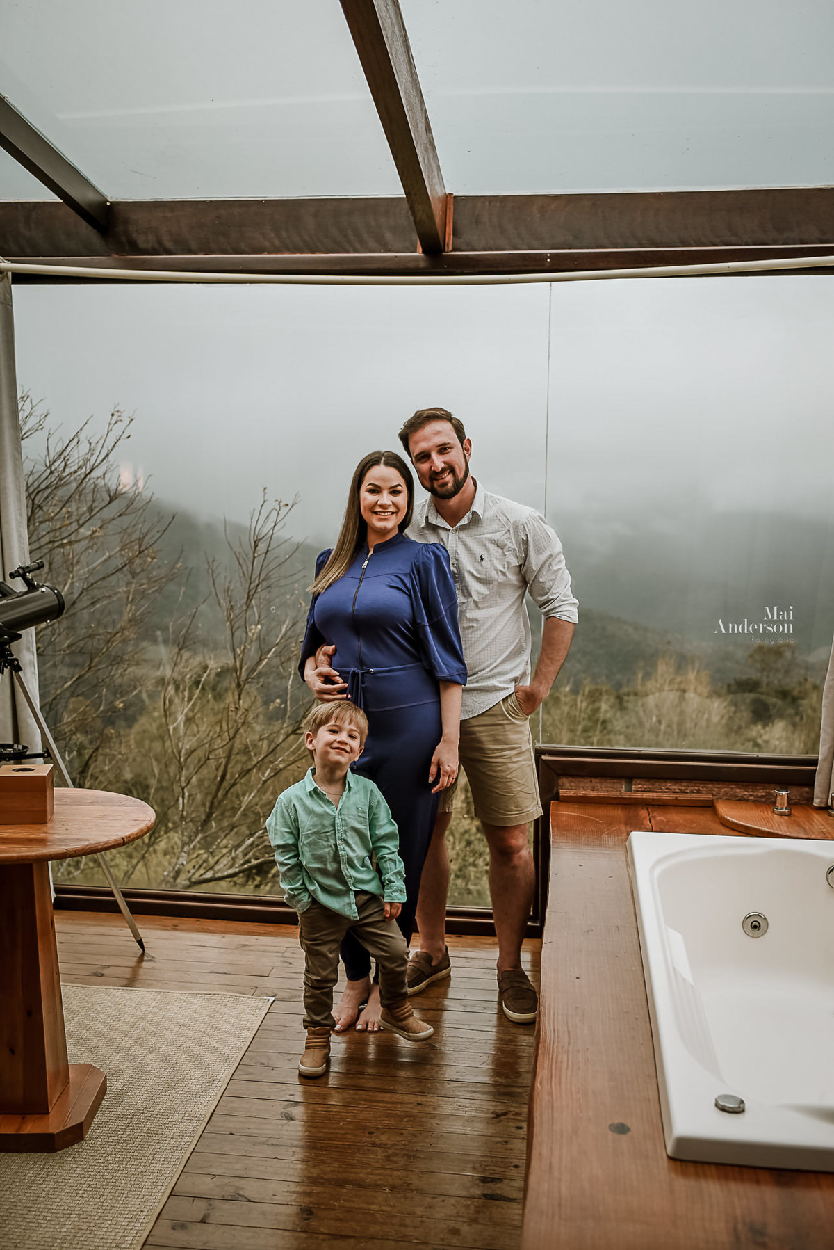 família no chalé 1 da pousada