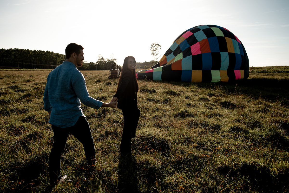 balão de ar quente cai
