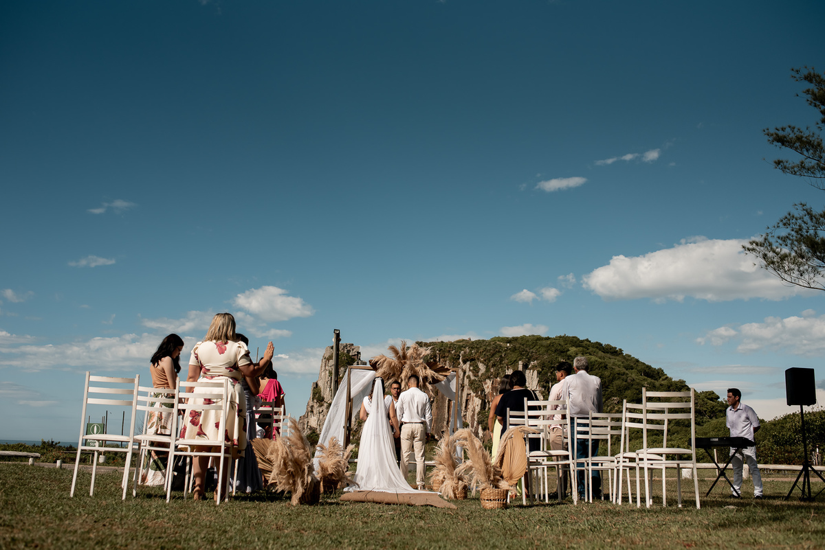 cerimonia de casamento na praia da guarita