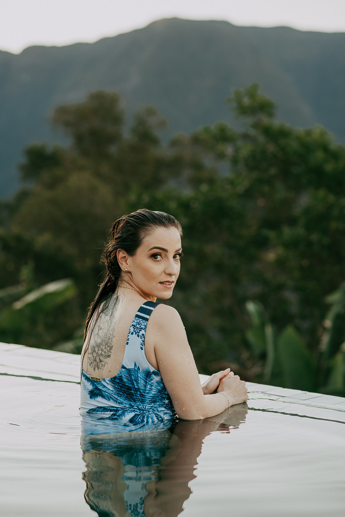 piscina borda inifnita , piscina aquecida , morada morada dos canyons, chalé 9 , ensaio fotografico feminino - fotografos em praia grande sc