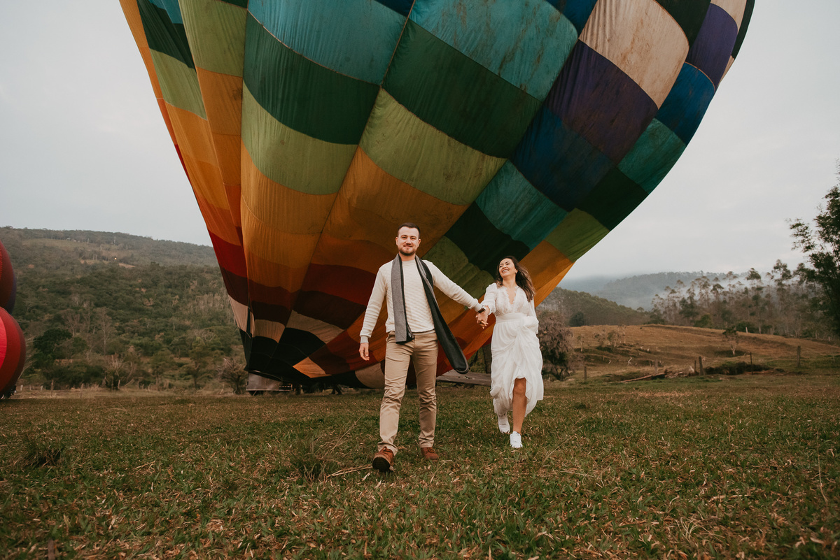 ensaio casal em voo de balão
