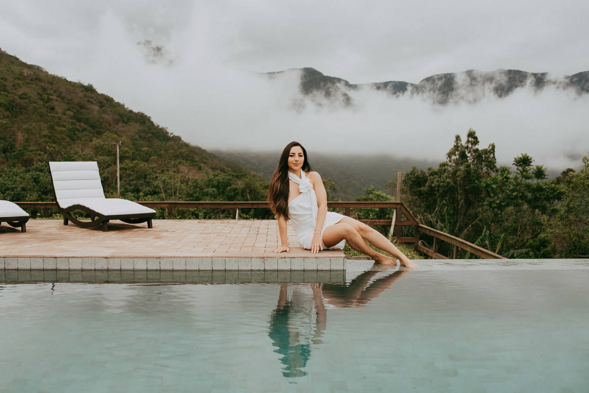 ensaio feminino - morada dos canyons - piscina borda infinita