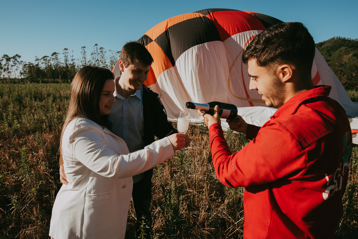 brinde após pousar em um balão