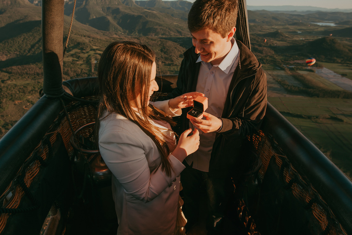 pedido de casamento surpresa durante voo de balão em praia grande sc
