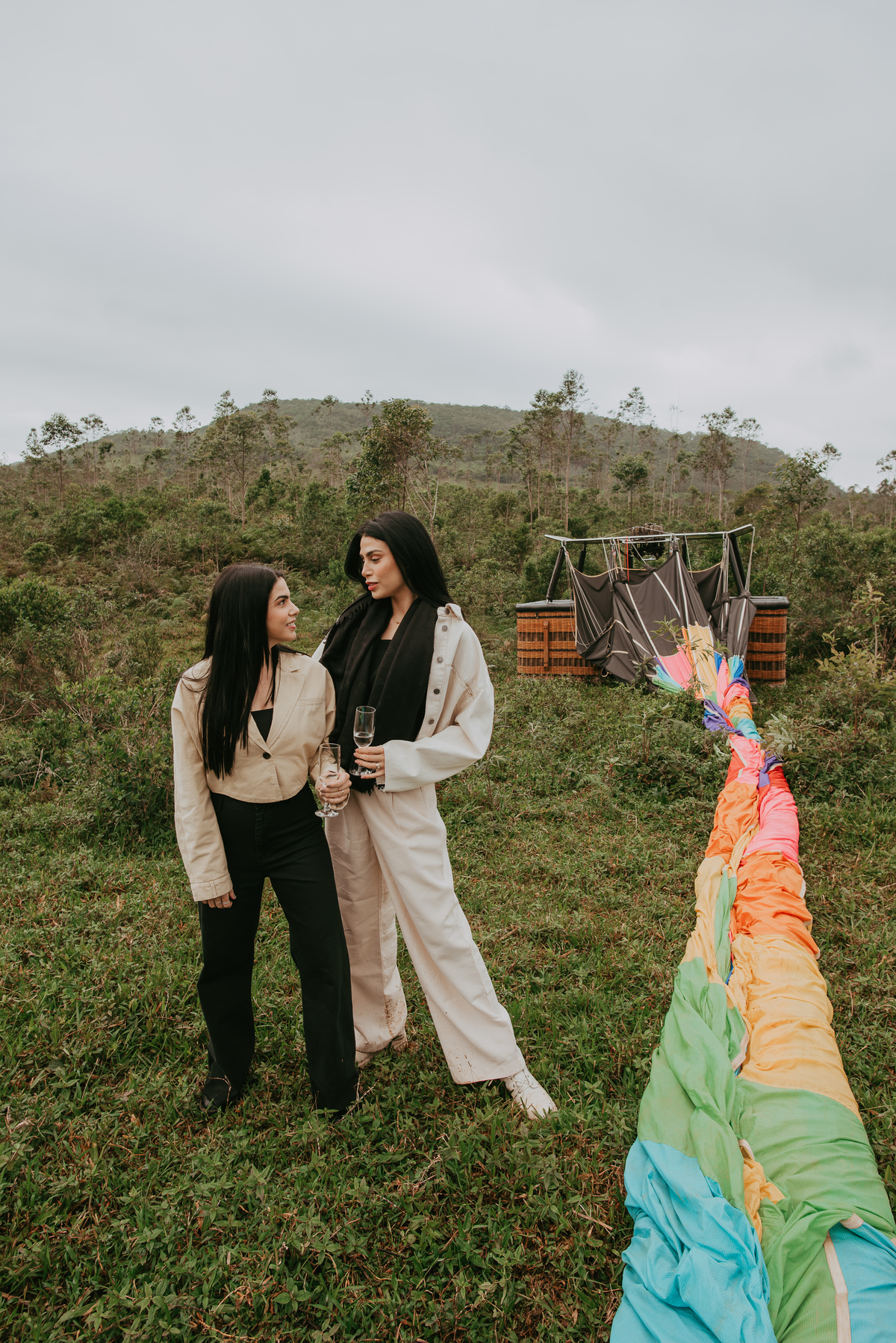 balão de ar quente pousando