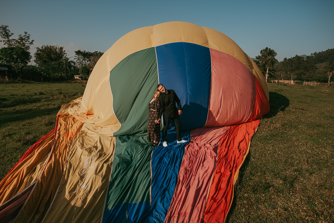 ensaio casal em voo de balão , pouso de balão 