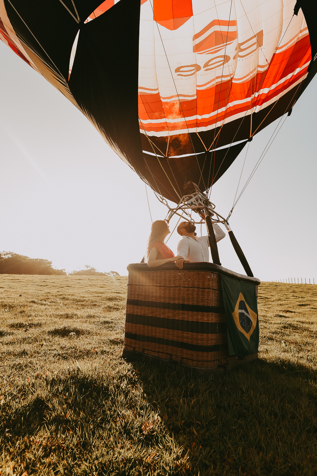 casal voando de balao em praia grande SC