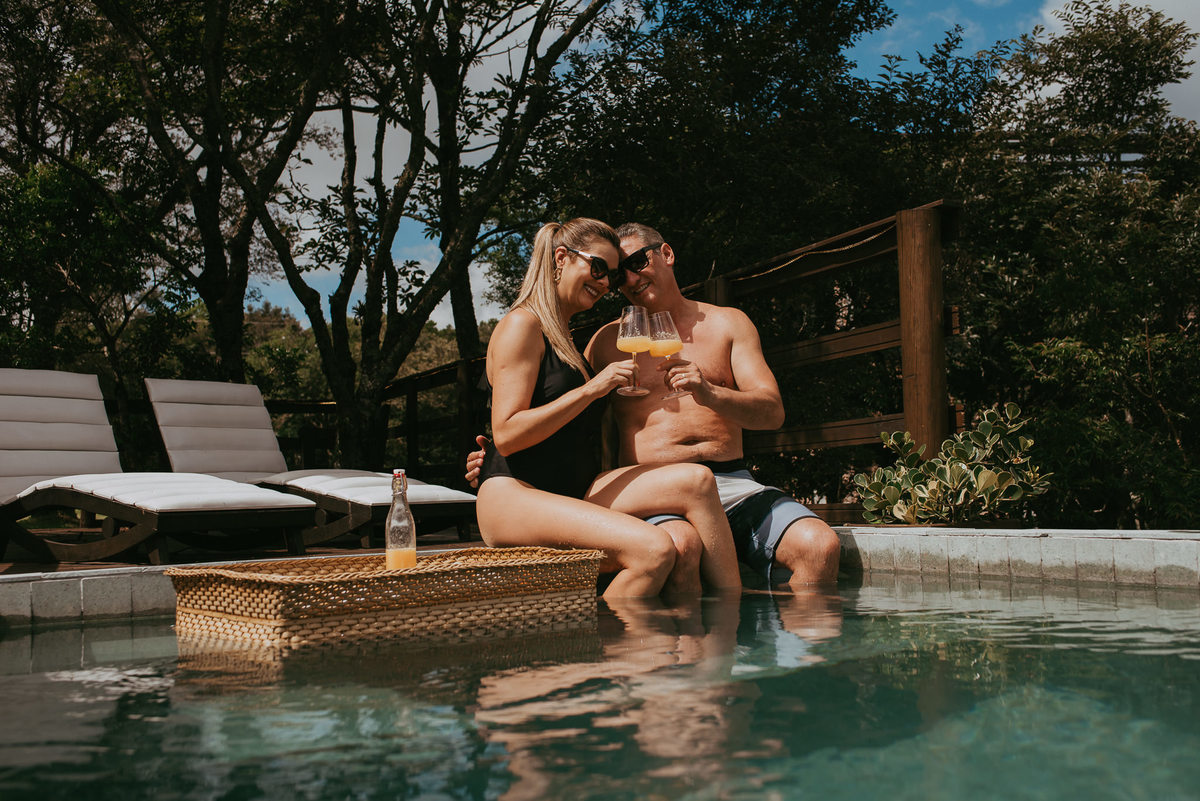 ensaio de casal na piscina 