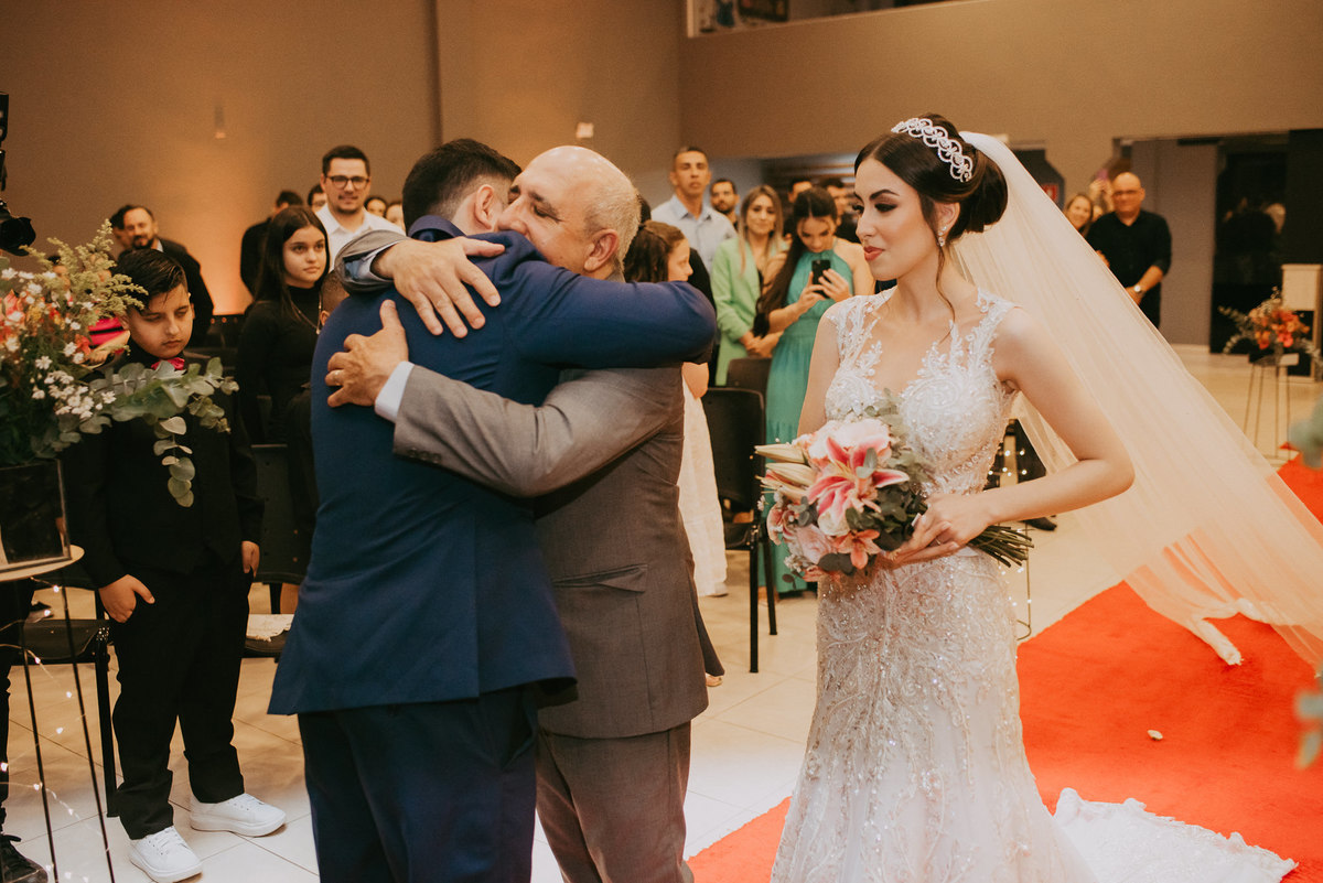 reação do noivo, casamento, fotógrafos de casamento, entrada da noiva, noivas, noivos